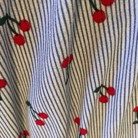 Twine & String XL Off the shoulder cherry top - Picture 2 of 3